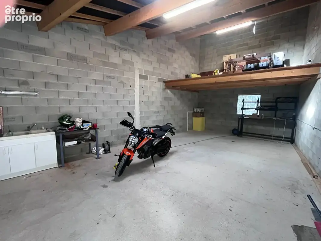 Maison 4 pièces - 102 m2 - double garage 90 m2 - dépendance 38 m2 -  terrain de 5 000 m2 + 30 000 m2 de bois - Lyas - photo 17
