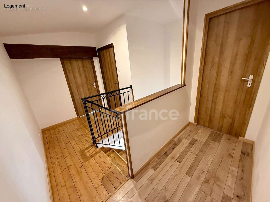 Maison avec deux logements indépendants : une opportunité rare pour habiter, investir ou réunir plusieurs générations - photo 8