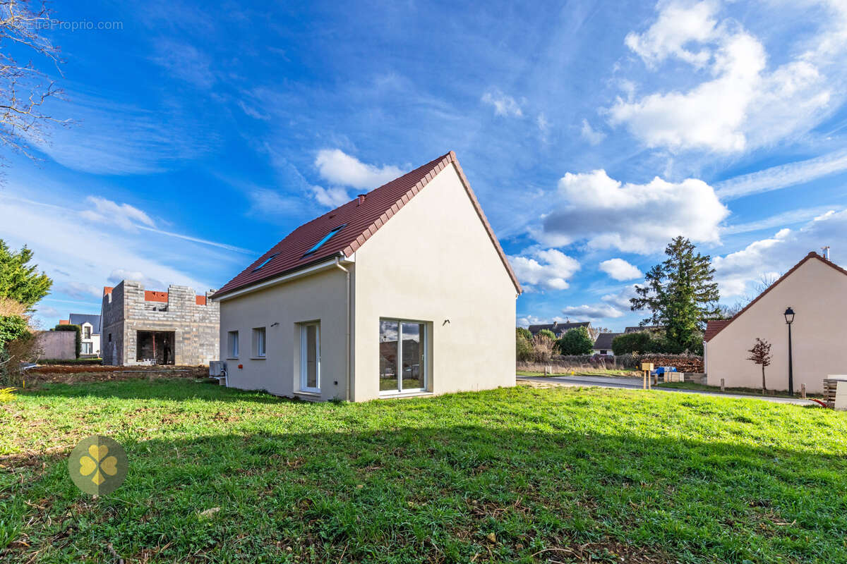 Maison à THOIRY