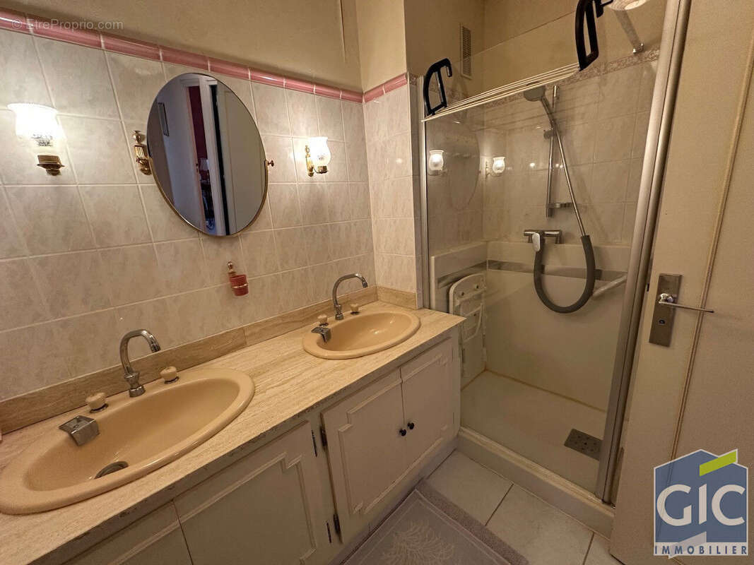 A vendre en exclusivite beau 4pp avec grand balcon secteur canada - photo 12