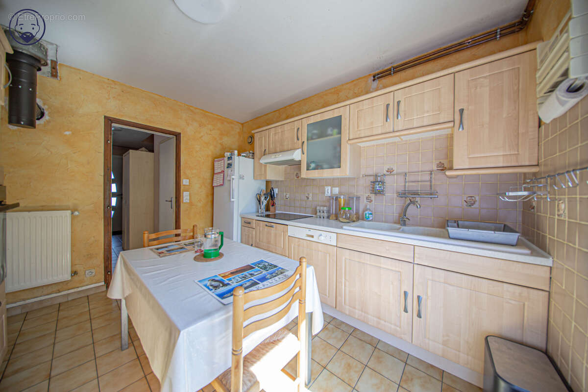 Maison à VELAINES