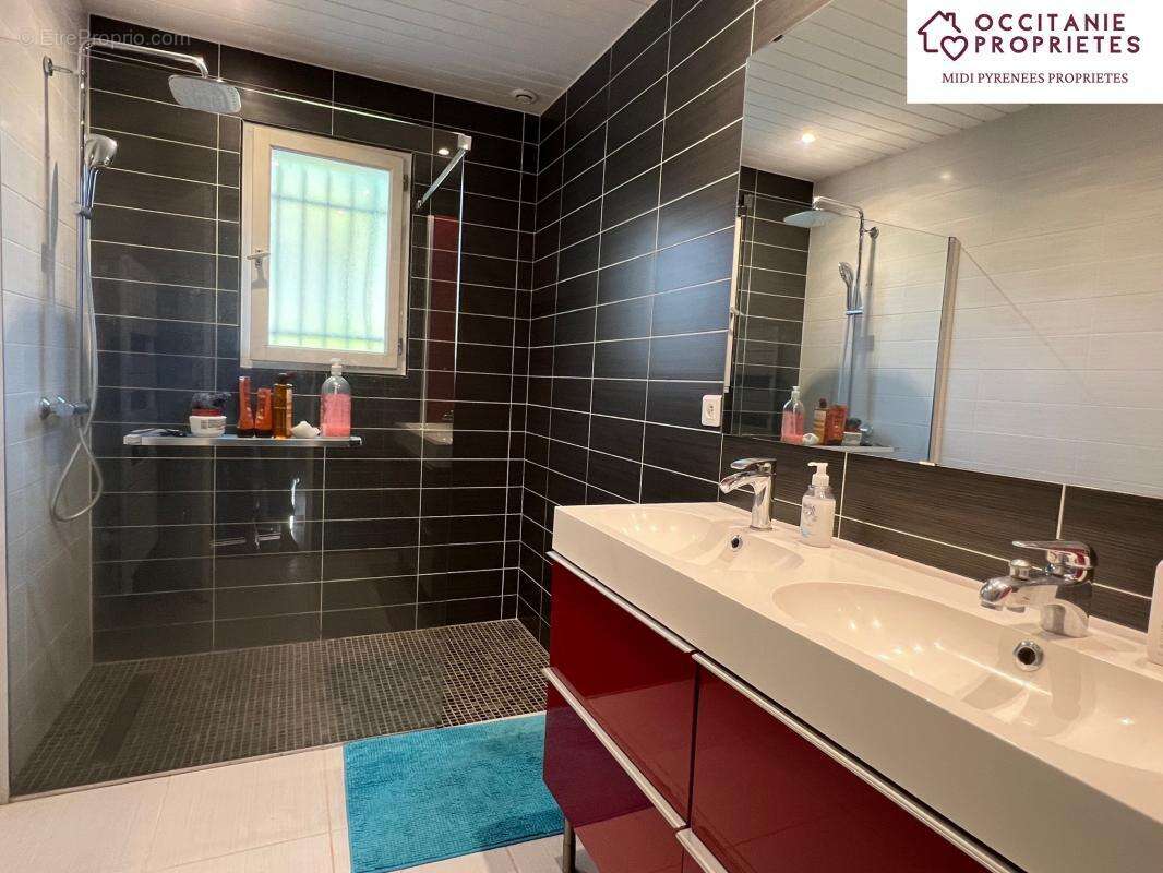 Maison à MONTBRUN-BOCAGE