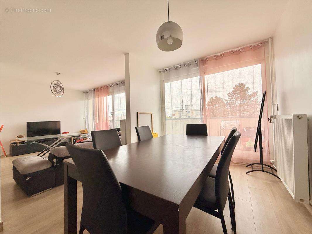 Appartement T4 - 2 chambres - balcon et parking privatif - photo 5
