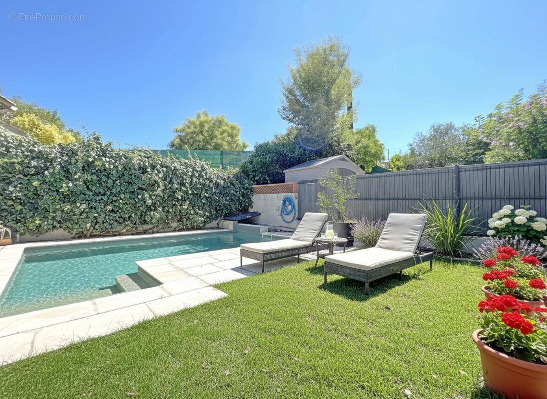 Maison à SIMIANE-COLLONGUE