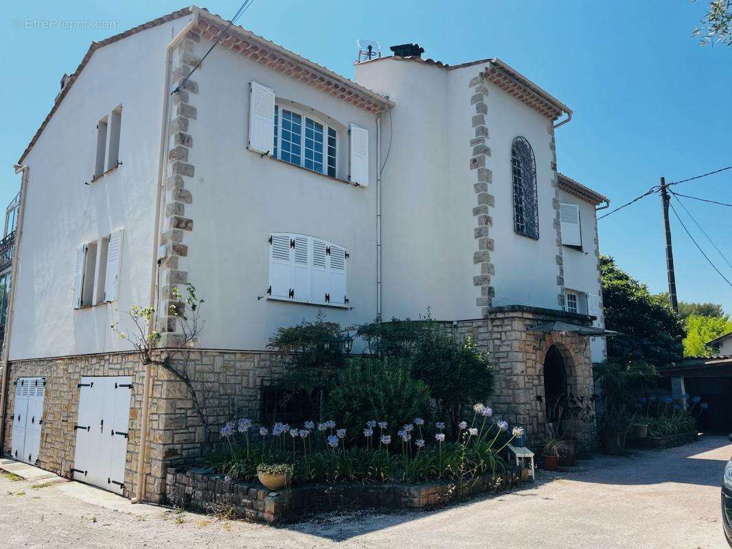 Appartement à MOUGINS