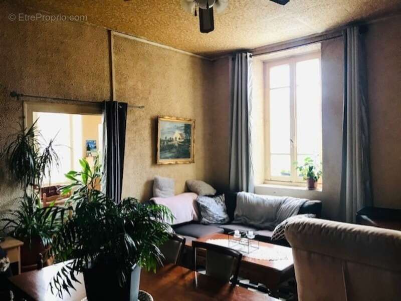 Appartement à MENETOU-COUTURE