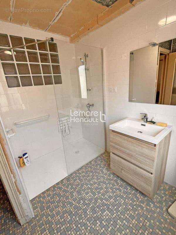 Maison et dépendances, 250 m² de plancher - photo 7