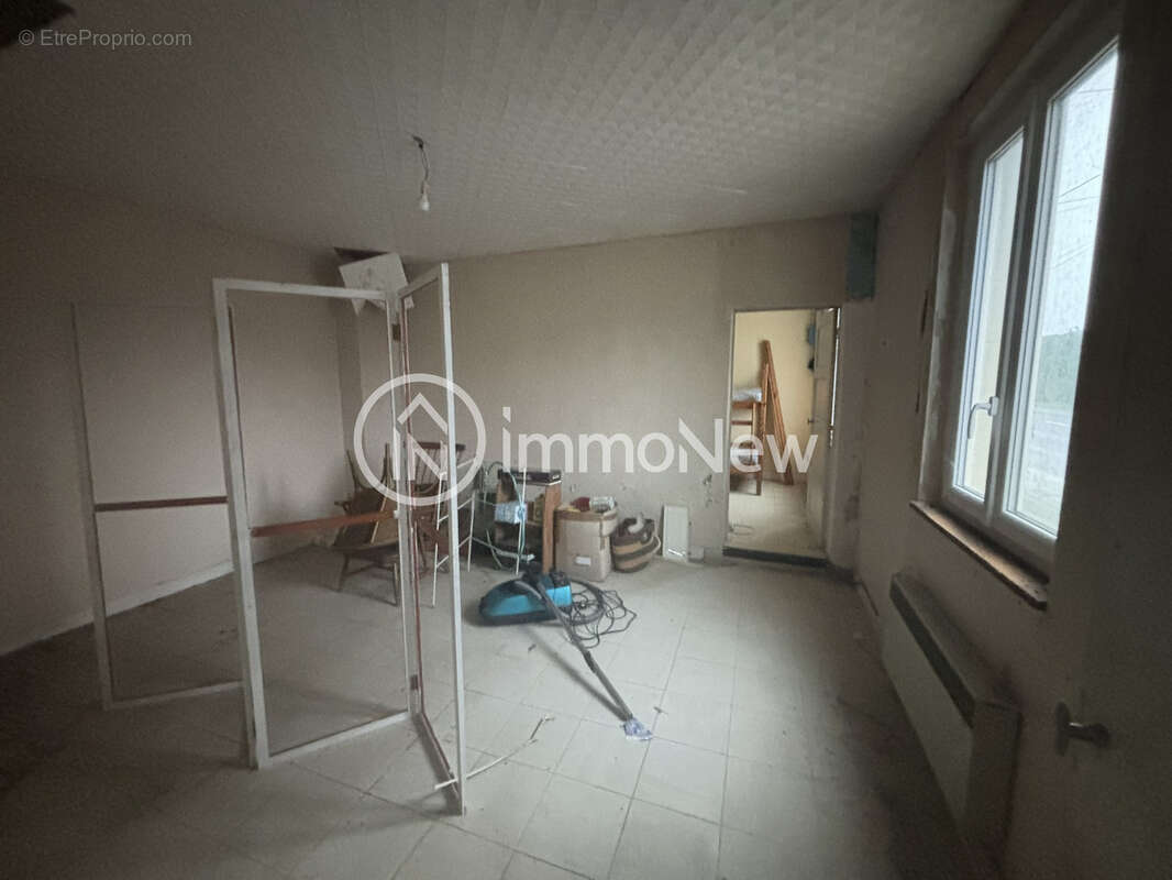 Maison plain pied 80 m2 sur terrain de 1603 m2 a renover - photo 4