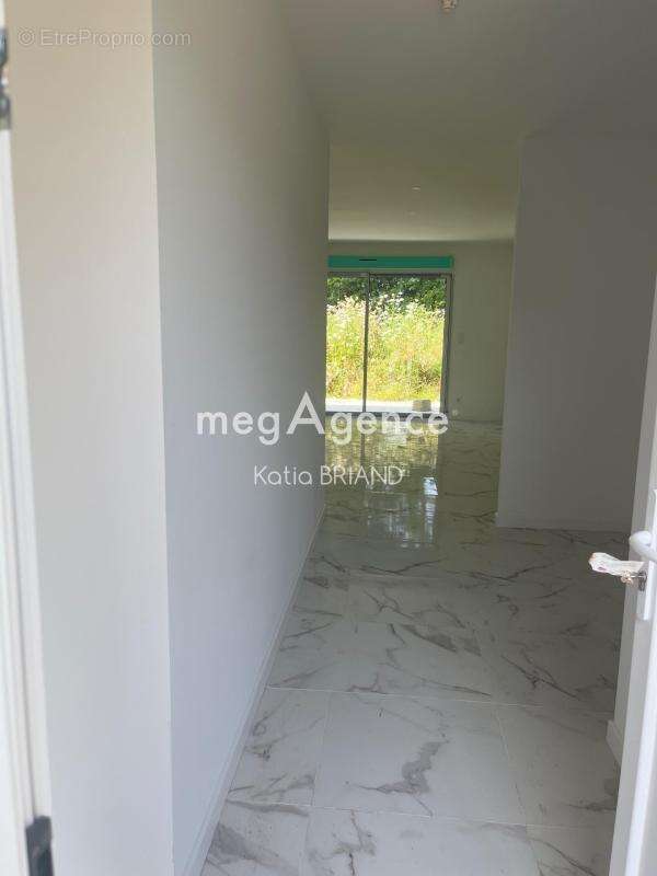 Maison à LE GENEST-SAINT-ISLE