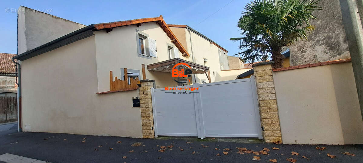 BSLE Agence immobilière Bien Se Loger Ensemble Cébazat -  IMMOBILIER MAISON AIGUEPERSE 6 CHAMBRES - GARAGE - TERRASSE - Maison à AIGUEPERSE