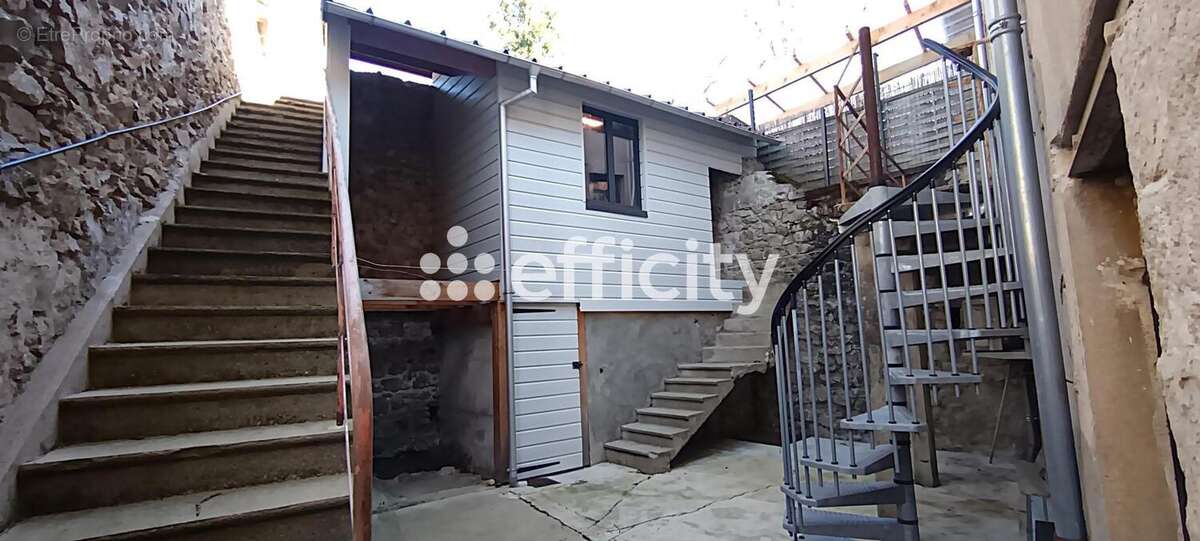 Appartement à CELLES-SUR-DUROLLE