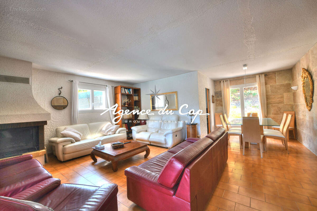 Maison à ROQUEBRUNE-SUR-ARGENS