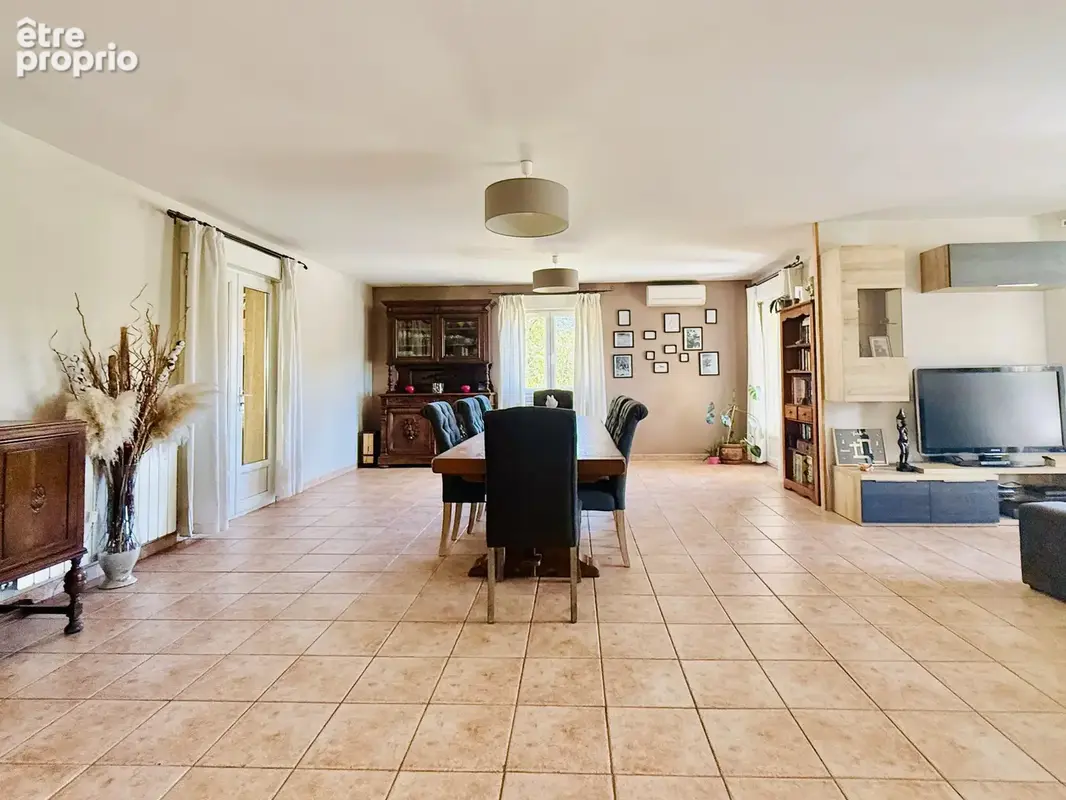 Belle propriété moderne avec terrain et piscine - photo 3
