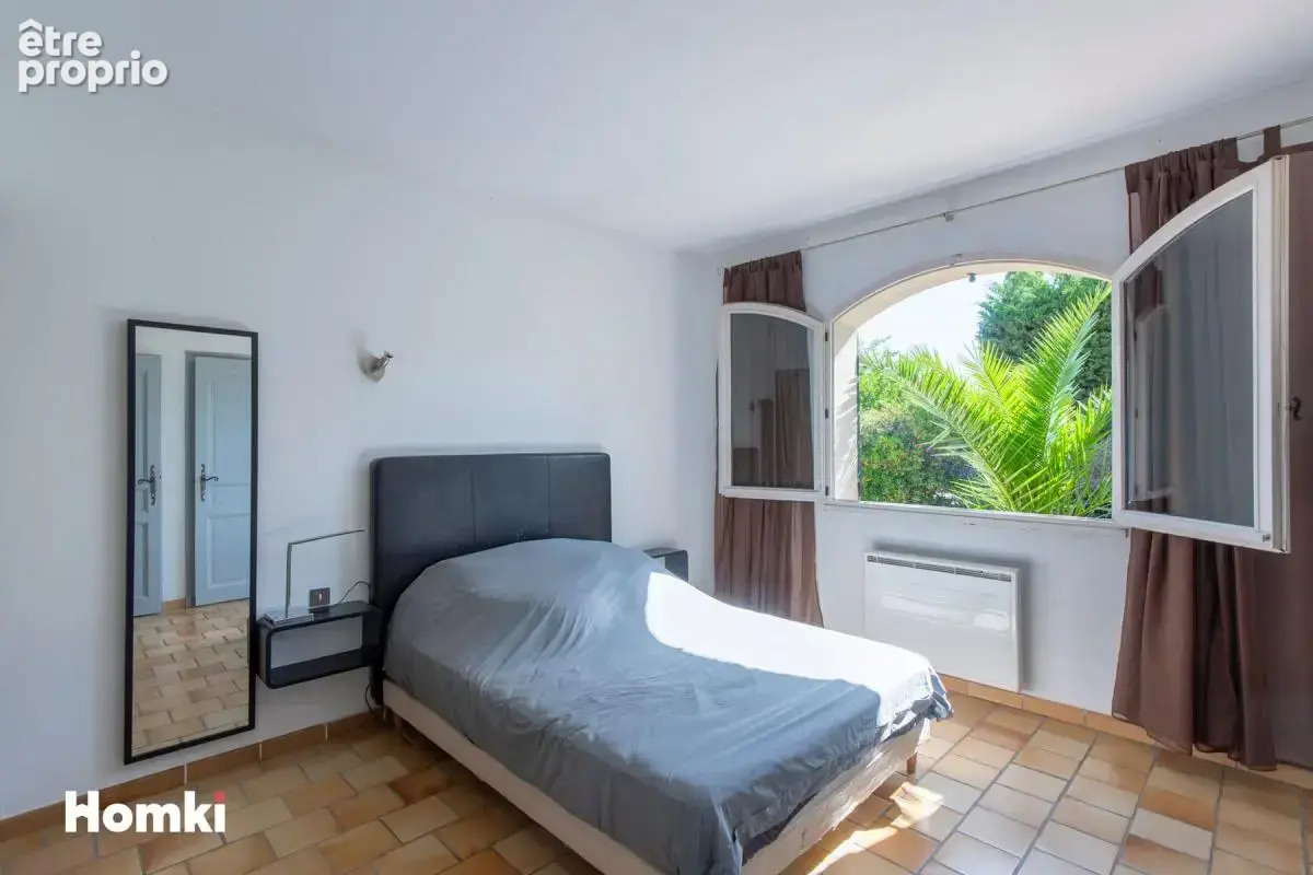 MARIGNANE – Maison familiale authentique 8 pièces 200m² avec piscine - photo 14