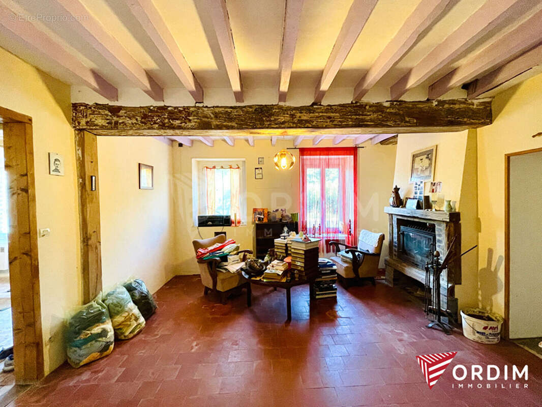 Maison à VILLENEUVE-LES-GENETS