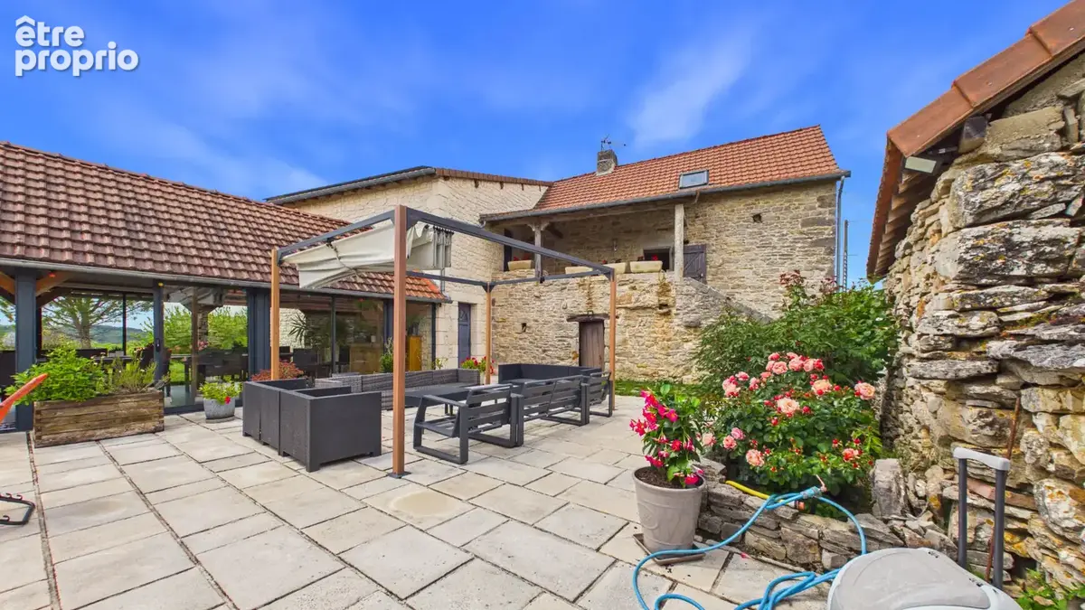 Ensemble immobilier en pierre avec gîte, maison principale, roulottes et piscine près de Cajarc - photo 21