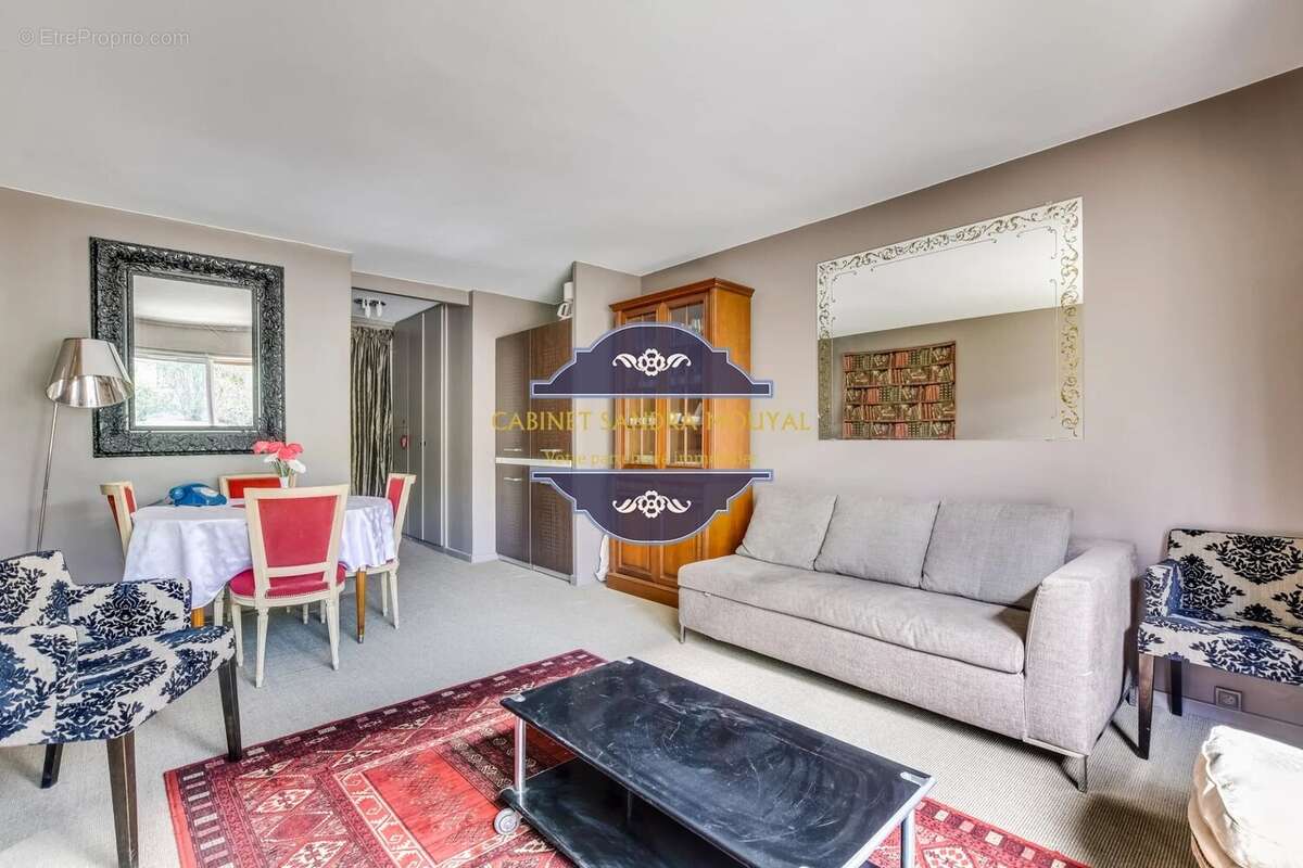 Appartement à PARIS-8E