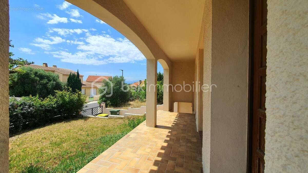 Maison 103 m² – 3 chambres – 2 salles d'eau – terrain 716 m² – garage - photo 6