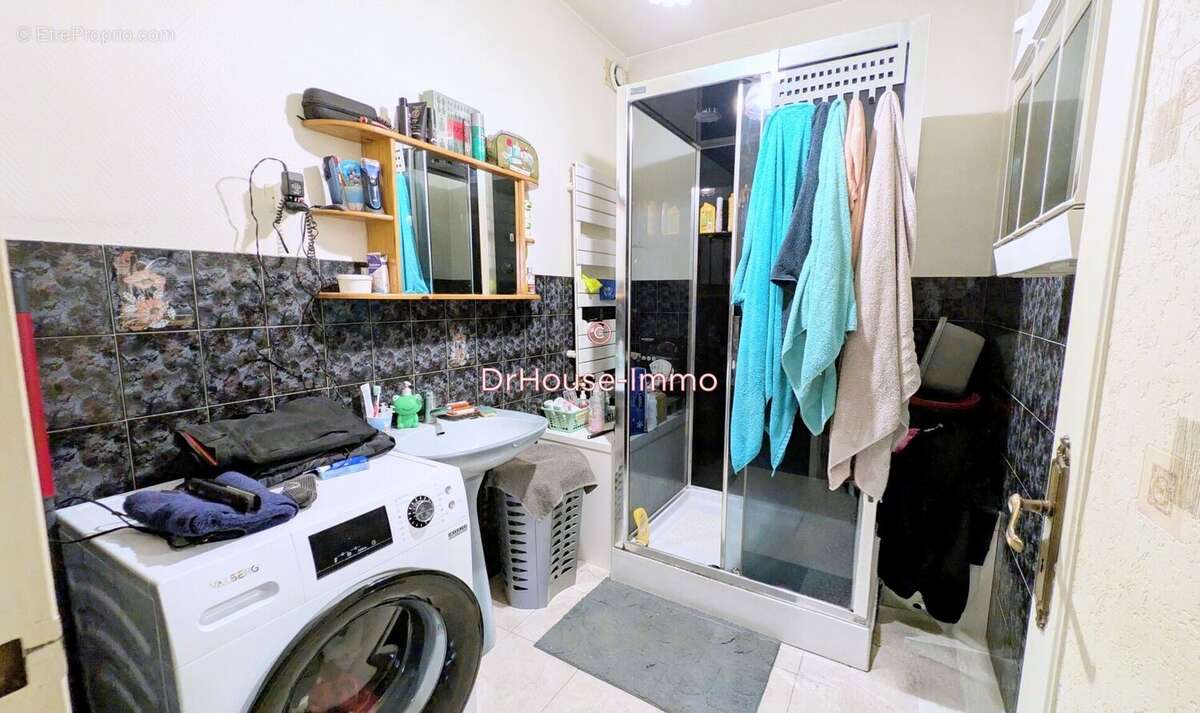 Appartement à UNIEUX