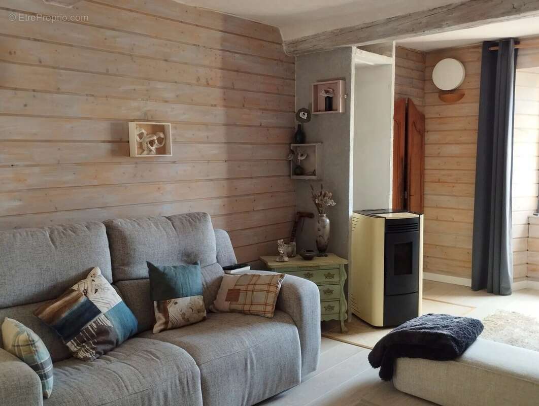Appartement à COURSEGOULES