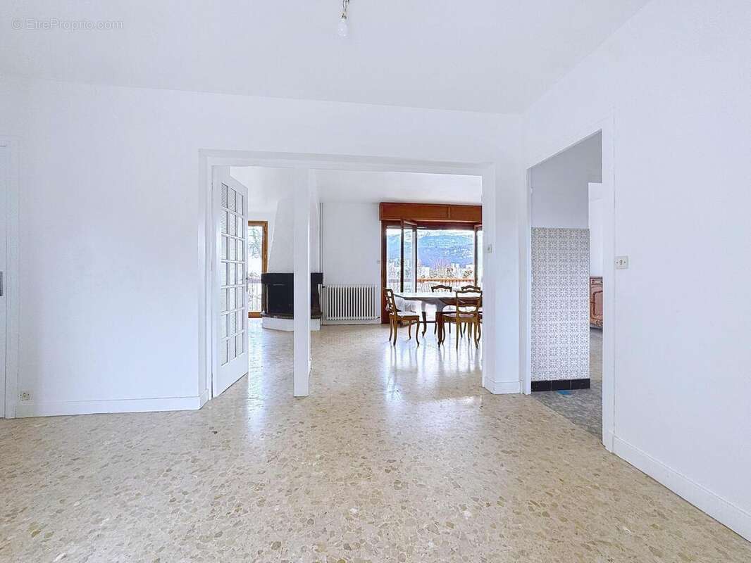 Maison 135 m² à Voiron  - photo 2