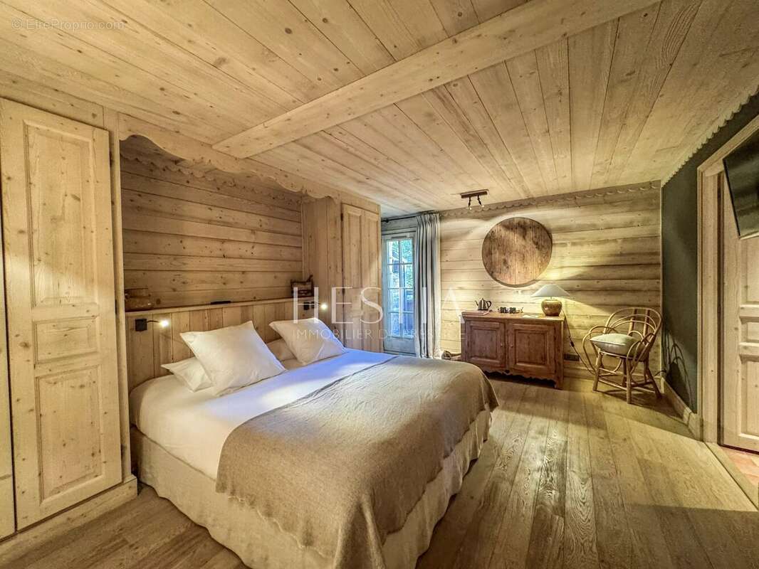 Commerce à COMBLOUX