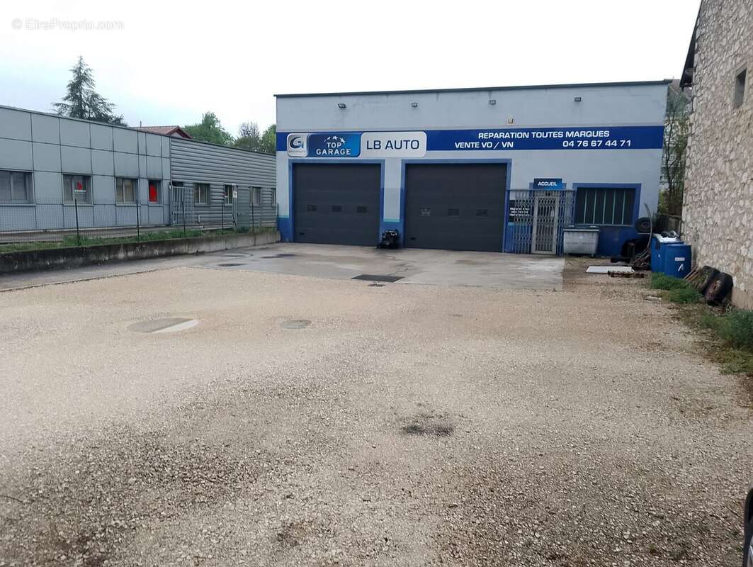 Commerce à LE PONT-DE-BEAUVOISIN