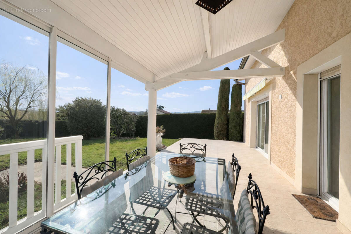 Maison à GREZIEU-LA-VARENNE