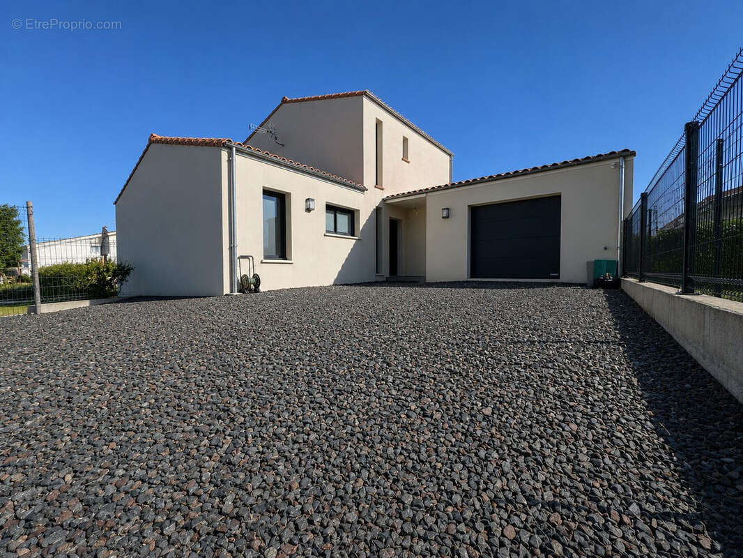 Maison 140 m² à Mornac-Sur-Seudre  - photo 3