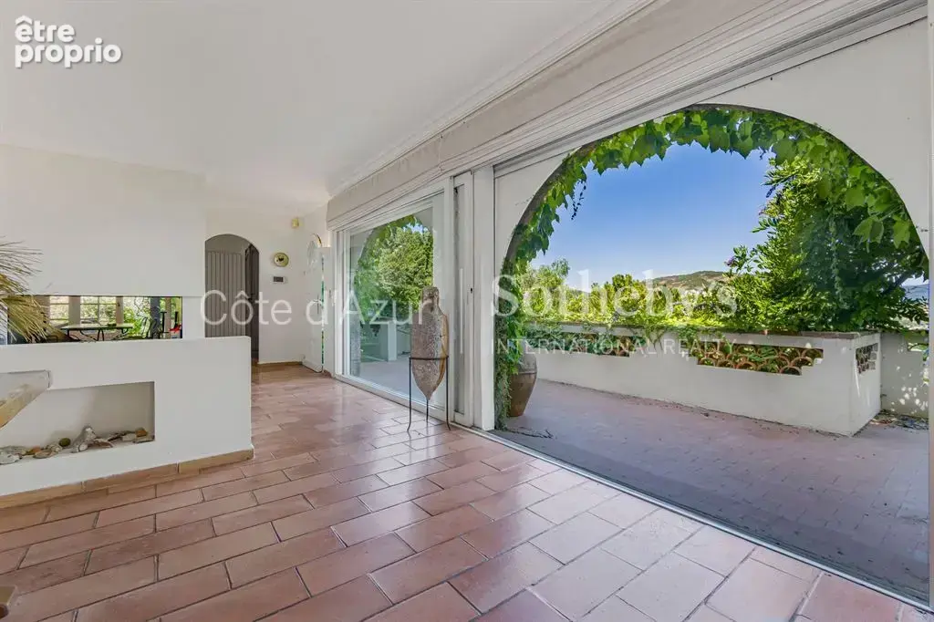 Théoule-sur-Mer – Villa provençale de 180 m² avec vue mer panoramique, piscine et hammam - photo 6