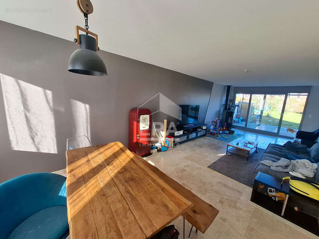 Maison à MONTREVEL-EN-BRESSE