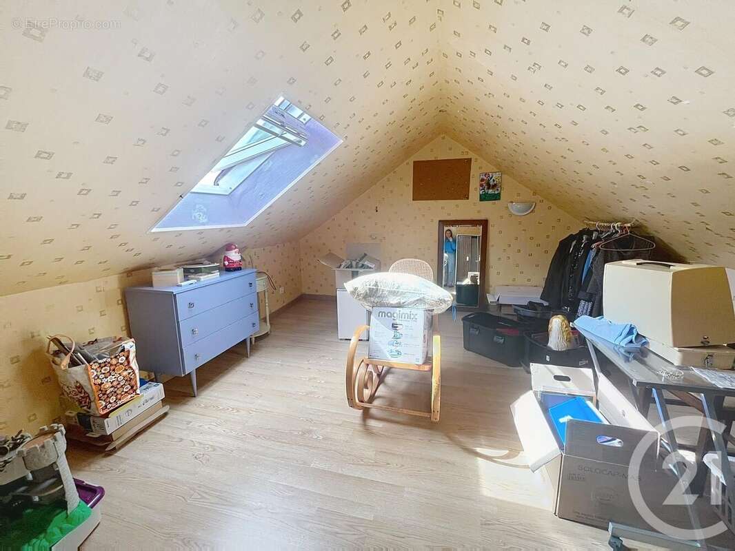 Maison à MONTMORT-LUCY