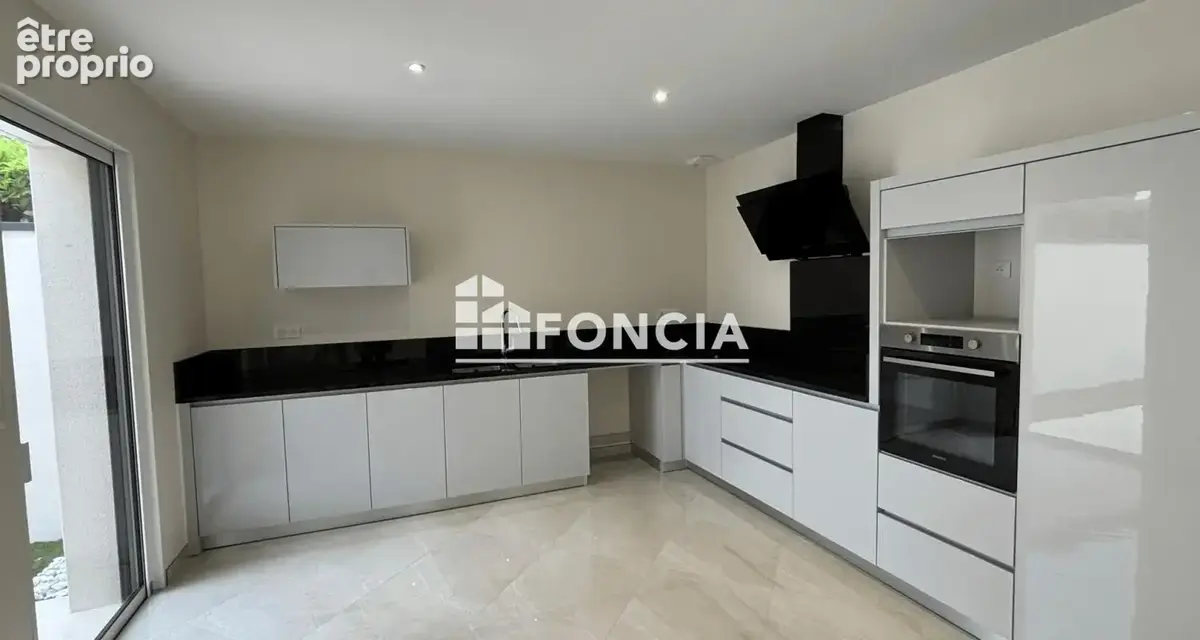 Maison 138 m² à Chauray  - photo 4