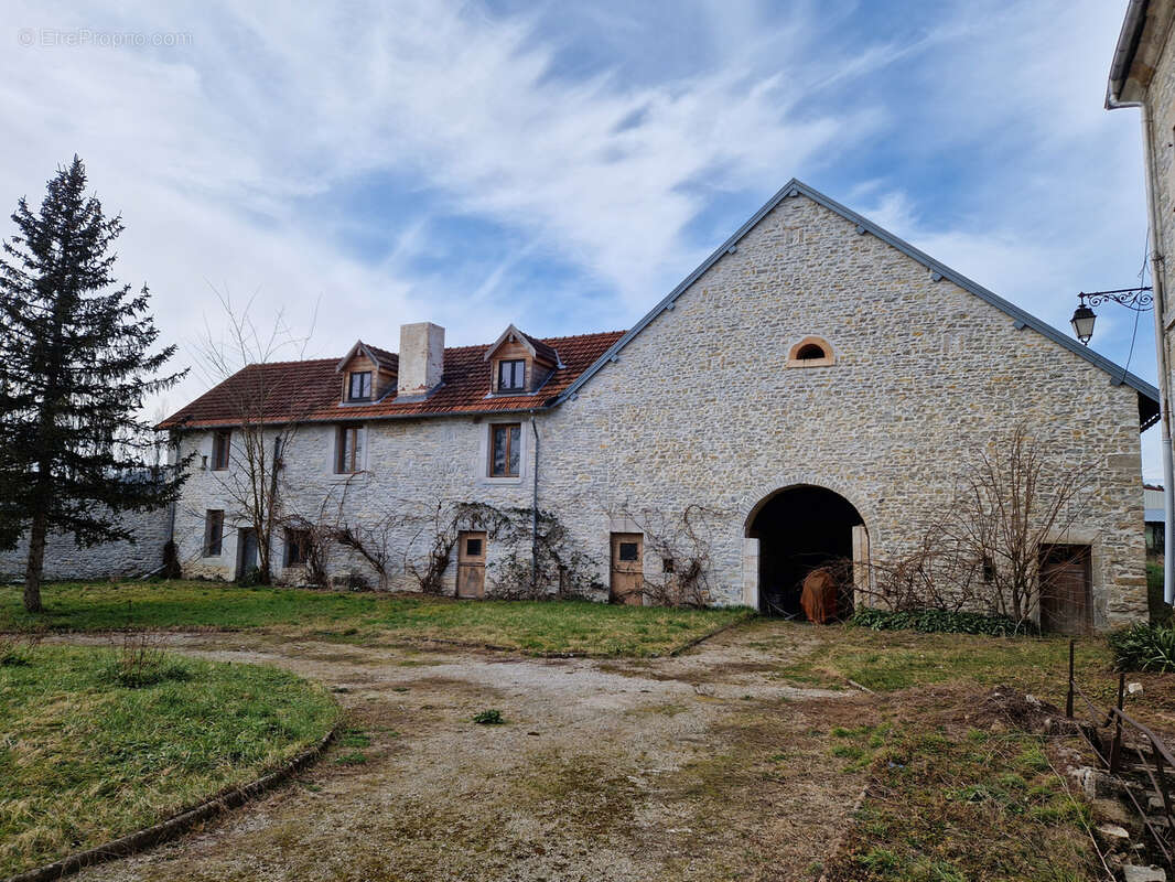 Maison à BOUHANS-LES-MONTBOZON