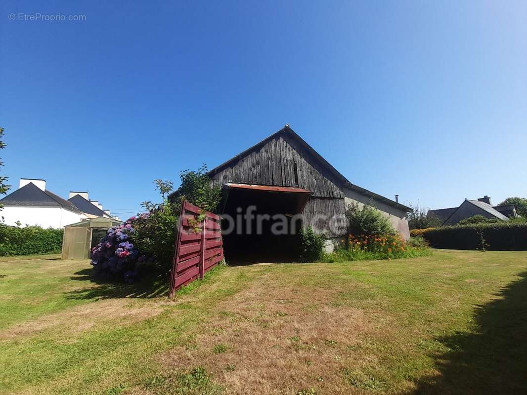 Maison à vendre 4 pièces PLOGONNEC (29180)- Surface habitable 131.82 m2 -parcelle de 13963m2 + bois de 9018m2- Dépendances - photo 3
