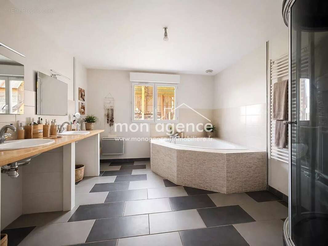 Maison à BUCHY