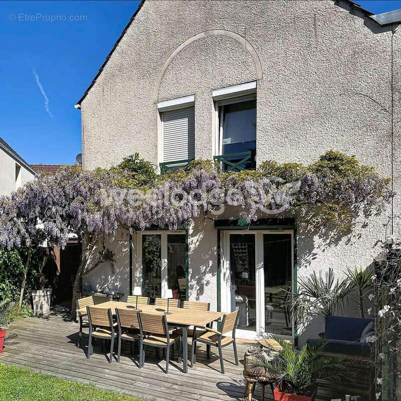 Maison à JOUY-LE-MOUTIER