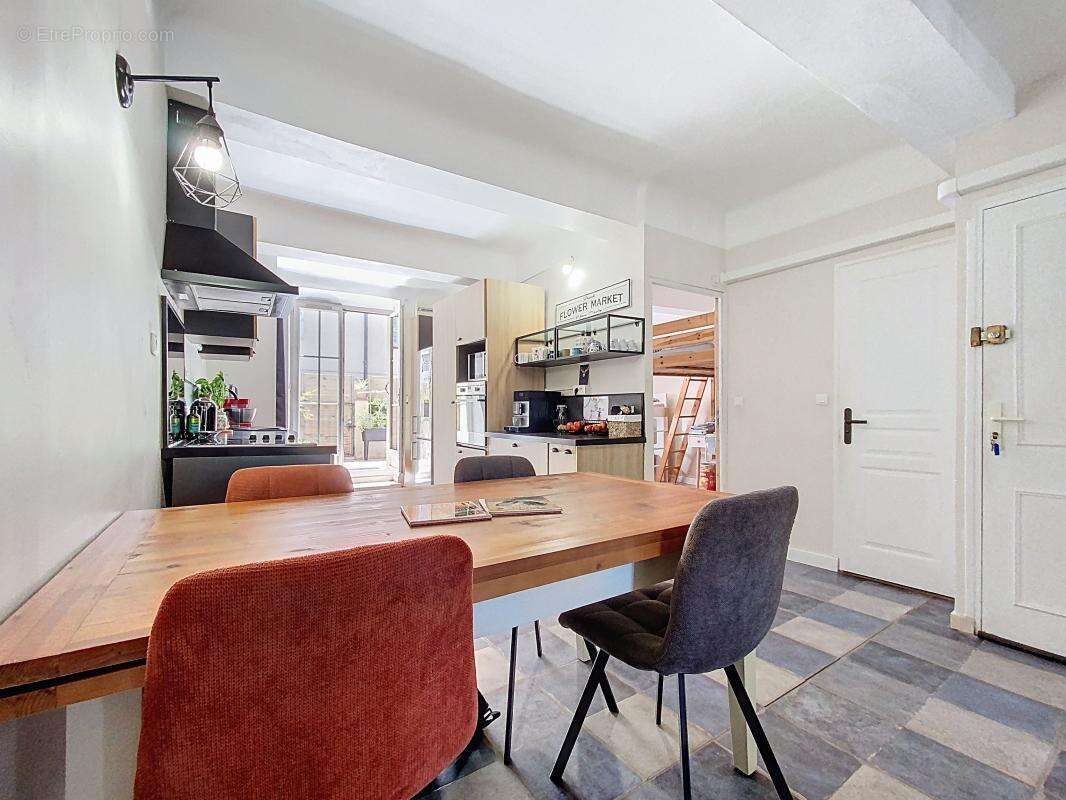 Appartement à ROQUEBRUNE-SUR-ARGENS