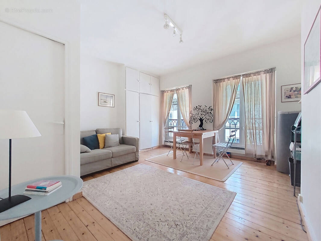 Appartement à PARIS-2E