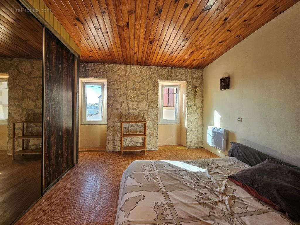 Maison à SAINT-YZAN-DE-SOUDIAC