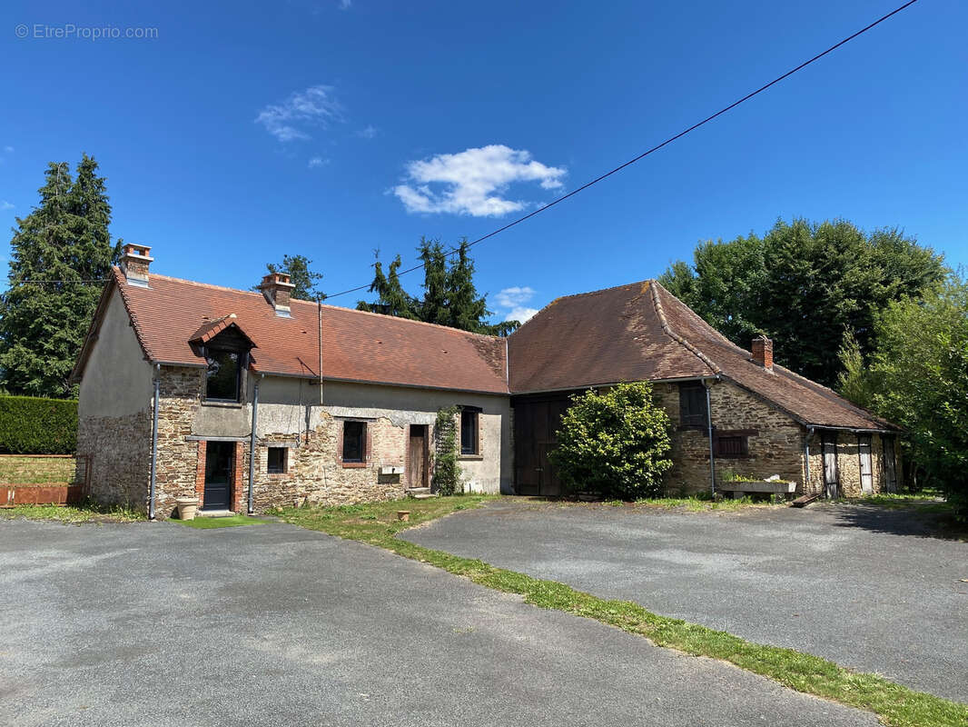 Maison à COUSSAC-BONNEVAL