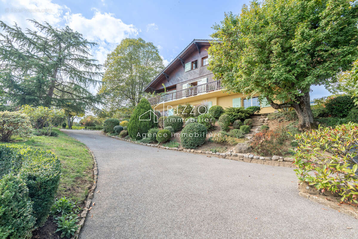 Chalet avec vue exceptionnelle Lac Léman & Mont Blanc   2 logements   227 m2 - photo 16