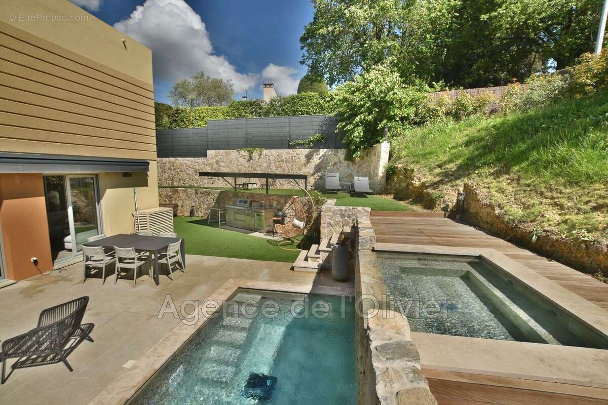 Maison à VALBONNE