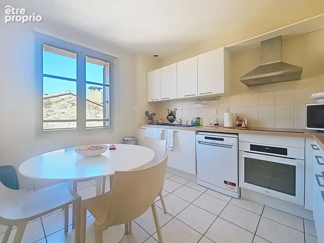 Villeneuve-lès-Avignon. Appartement 3 pièces de 102 m² avec ascenseur et parking - photo 8