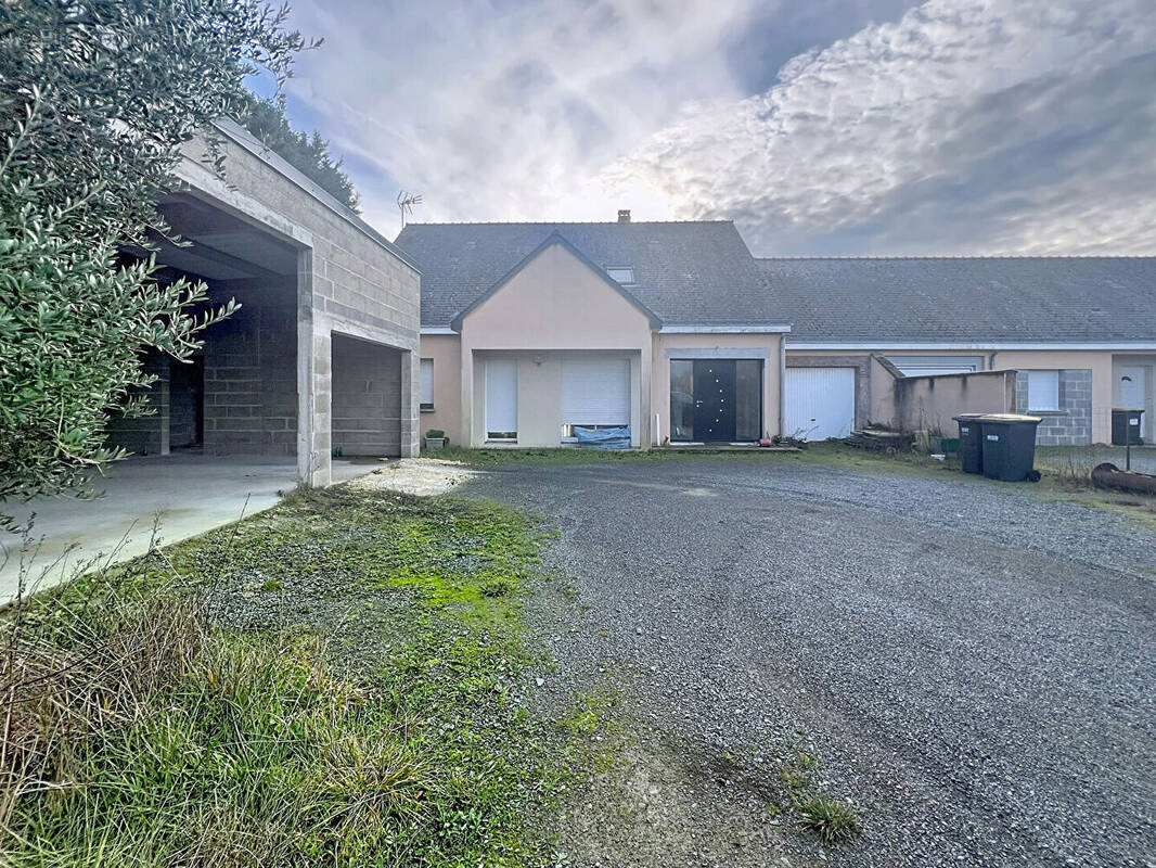 Maison à AMBILLOU-CHATEAU