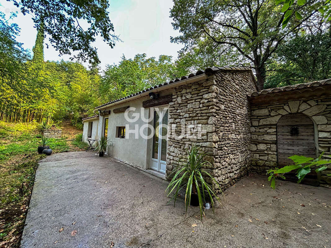 Maison à L&#039;ISLE-SUR-LA-SORGUE