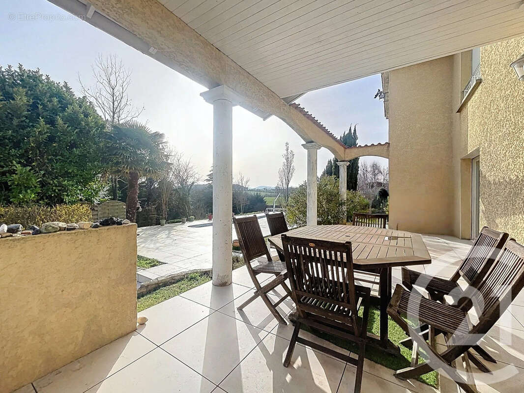 Maison à SAINT-CYR-SUR-LE-RHONE