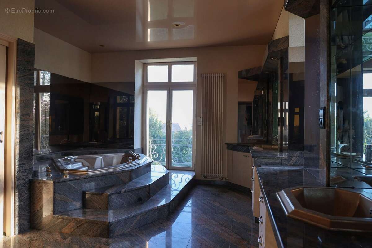 Maison 660 m² à Redon  - photo 7