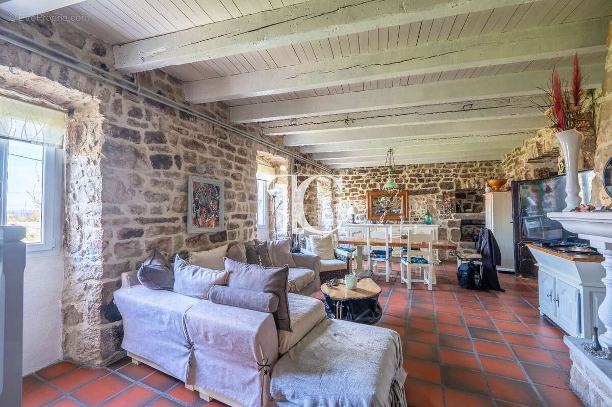 Maison à LABLACHERE