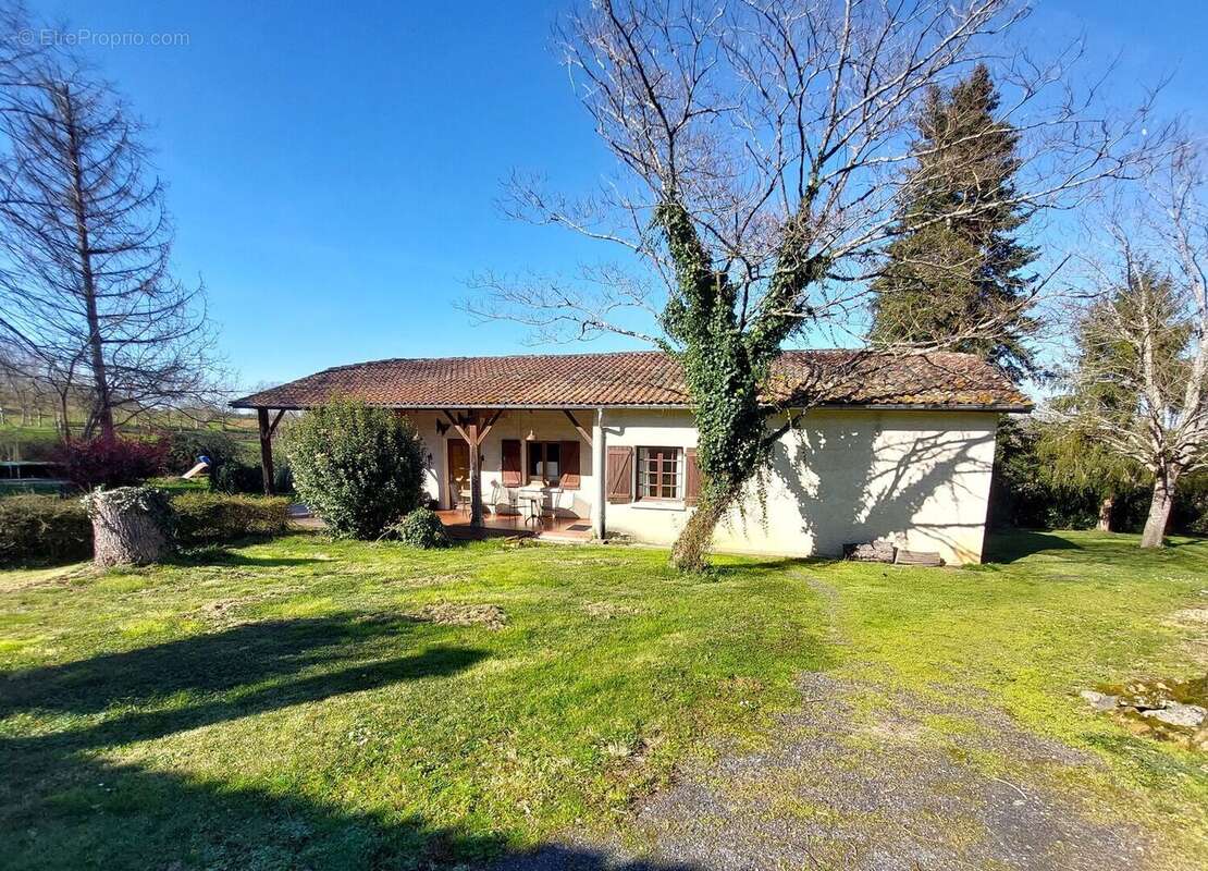 20260223150623 - Commerce à BOULOGNE-SUR-GESSE